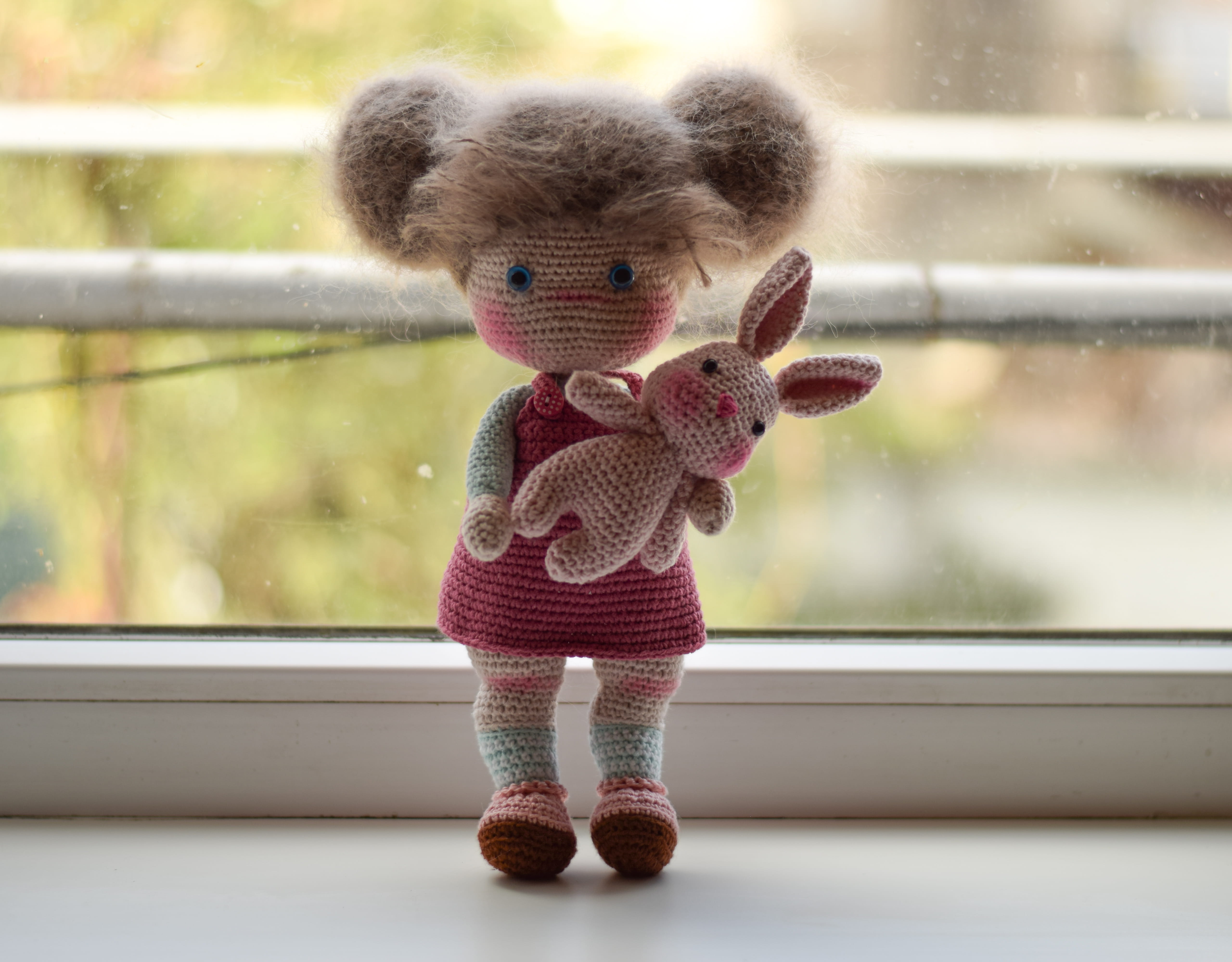 Куклата Ани с нейното зайче