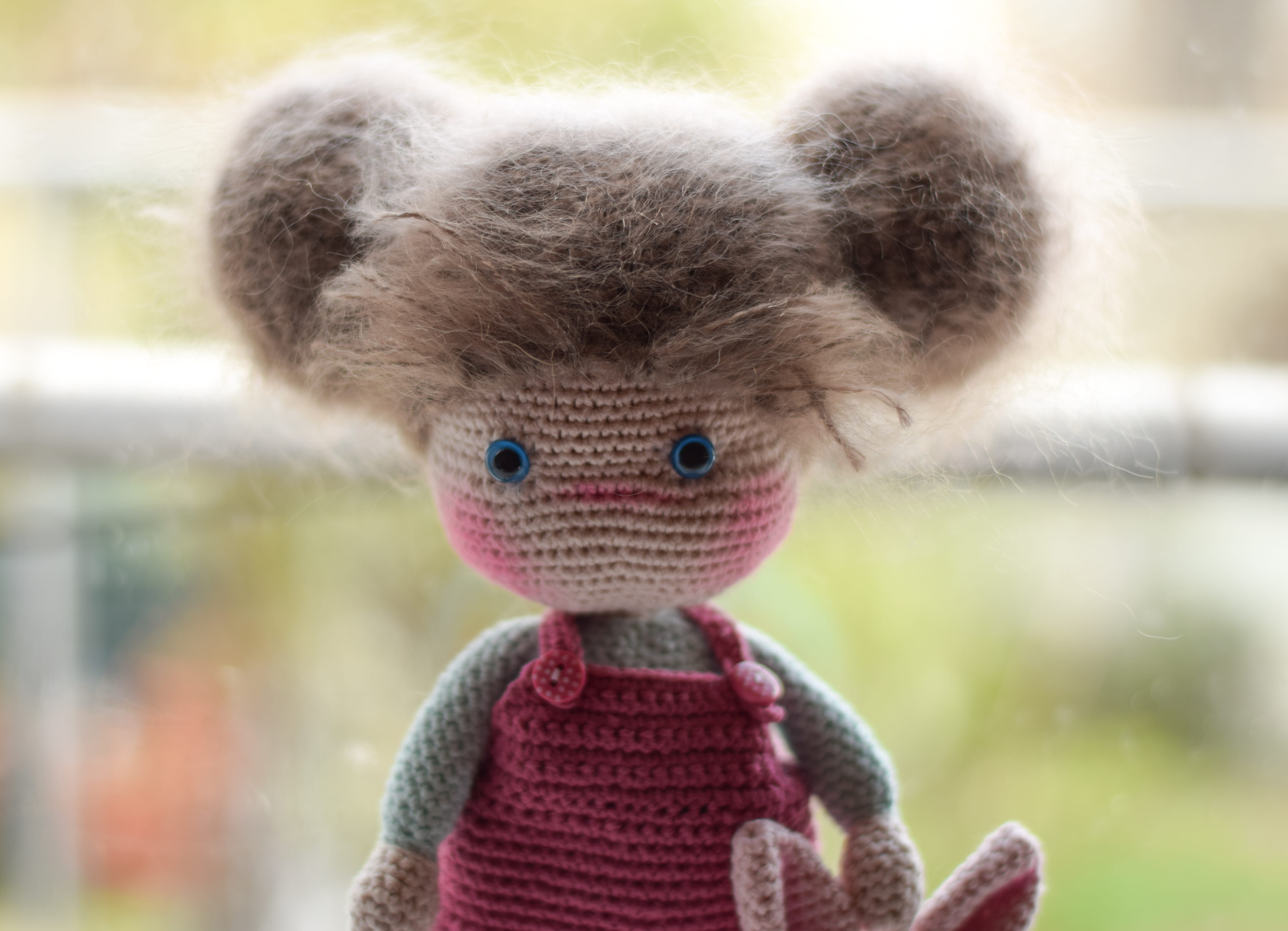 Куклата Ани с нейното зайче