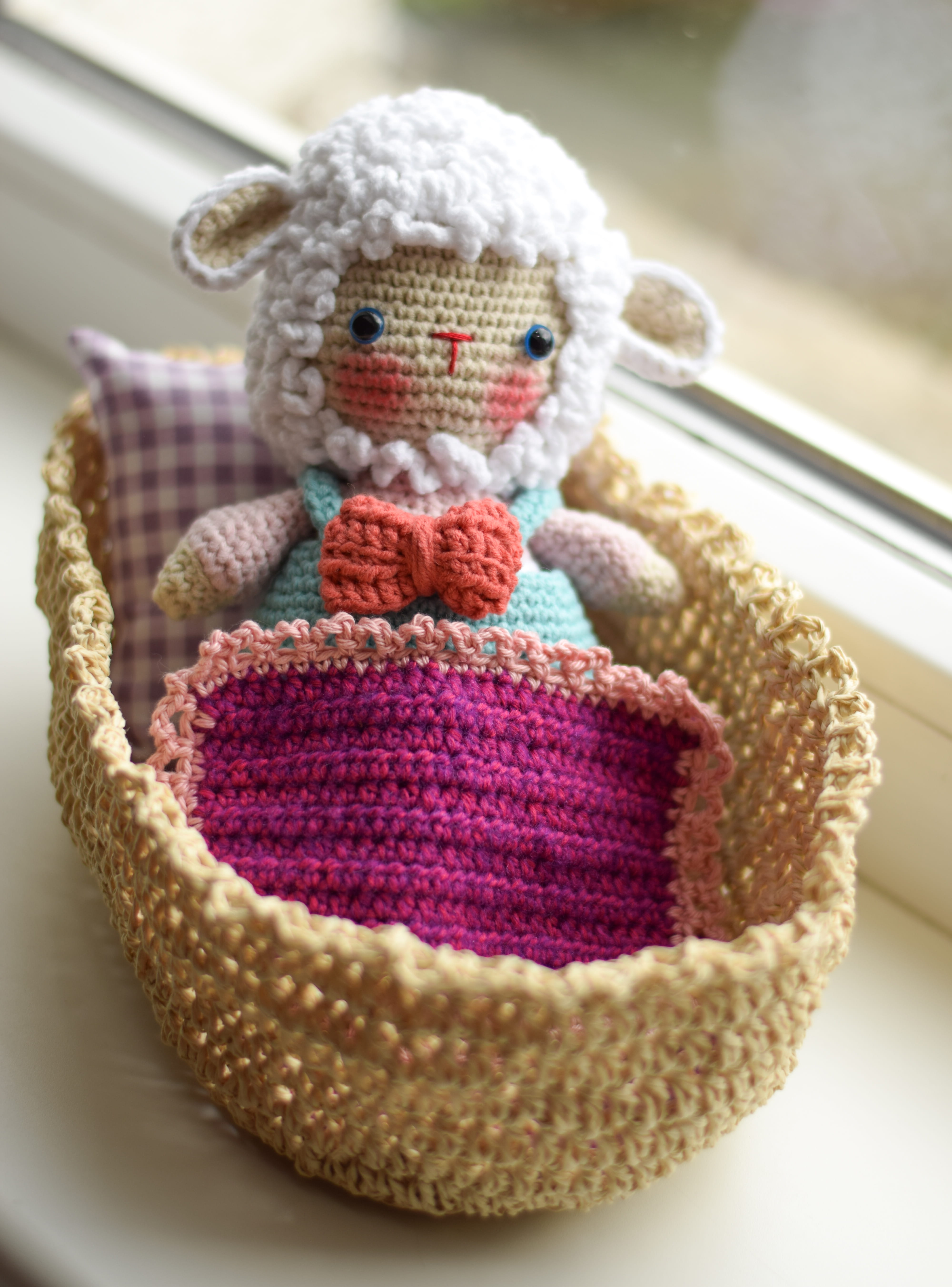 Овчицата Мила с креватче